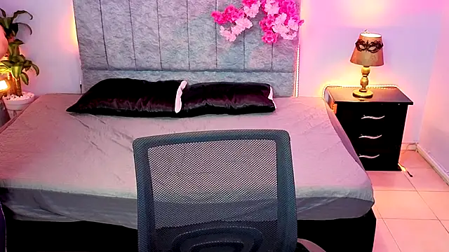 Lana stone  online show from October 11, 2025, 3:28 am