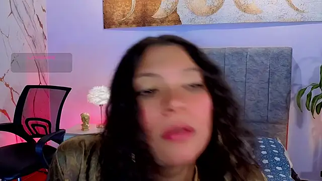 Lana stone  online show from April 11, 2026, 8:07 am