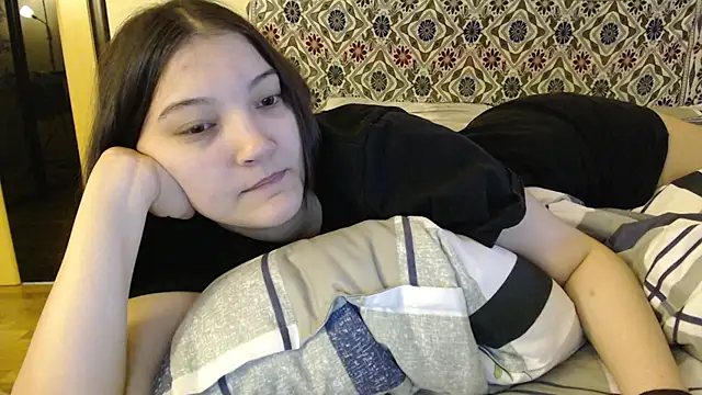 Snapshot of AlisaDevis chatting on January 5, 2025, 12:10 pm AlisaDevis online show from January 5, 2025, 12:10 pm