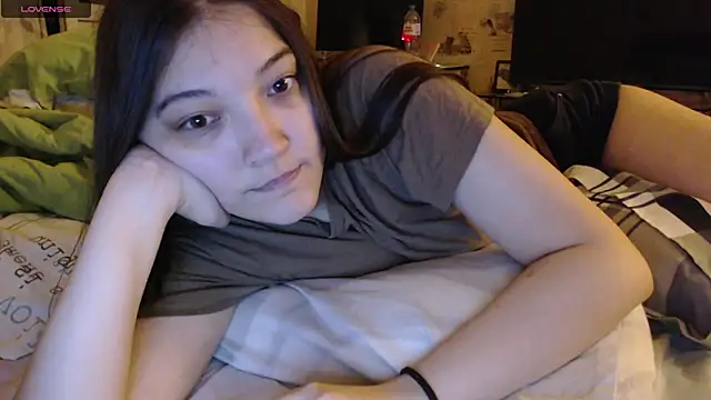 Snapshot of AlisaDevis chatting on October 12, 2025, 4:06 pm AlisaDevis online show from October 12, 2025, 4:06 pm