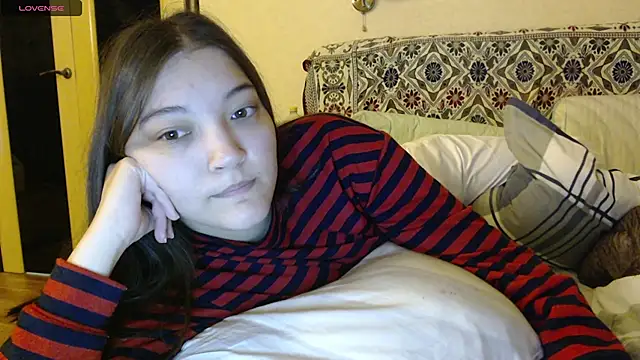 Snapshot of AlisaDevis chatting on October 19, 2025, 3:01 pm AlisaDevis online show from October 19, 2025, 3:01 pm