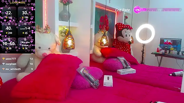 lorenapinto online show from February 13, 2025, 4:43 am