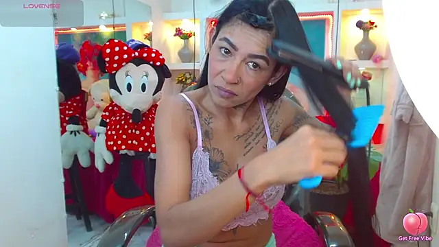 lorenapinto online show from October 24, 2025, 11:50 am