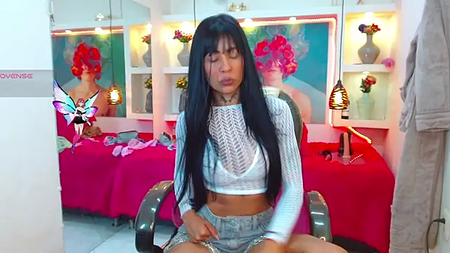 lorenapinto online show from November 19, 2025, 11:38 pm