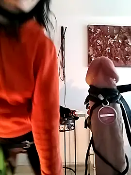 freyamoret online show from January 3, 2025, 1:03 pm