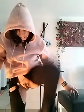 freyamoret online show from March 1, 2025, 8:45 am