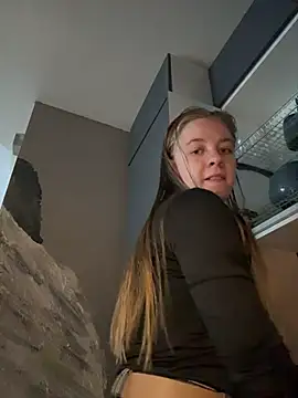 candy maggie online show from November 18, 2025, 9:47 am