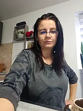 KristenVega online show from November 4, 2025, 8:57 am