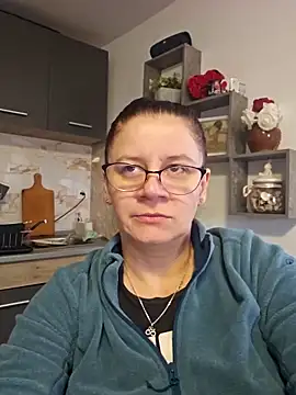 KristenVega online show from November 17, 2025, 7:47 am