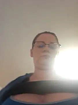 KristenVega online show from November 20, 2025, 8:58 am