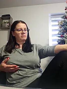 KristenVega online show from December 4, 2025, 10:35 am