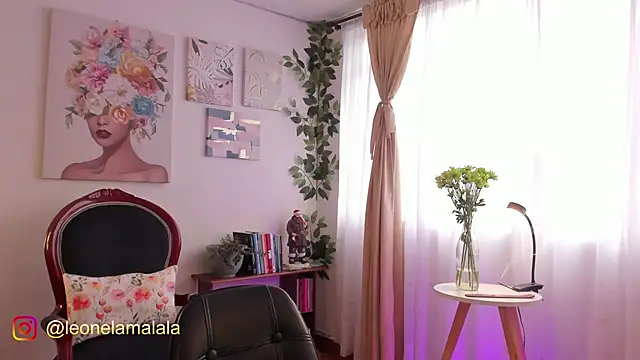 cuddlingbunny online show from November 12, 2025, 9:47 pm