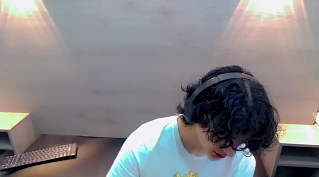 Sr BonnyEthan online show from February 14, 2025, 1:51 pm