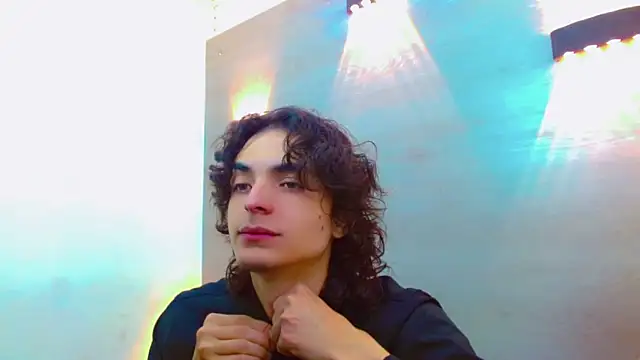 Sr BonnyEthan online show from November 6, 2025, 1:56 pm