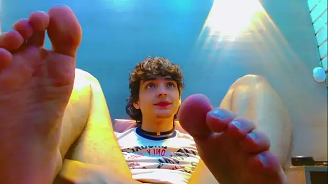 Sr BonnyEthan online show from December 20, 2025, 2:02 pm