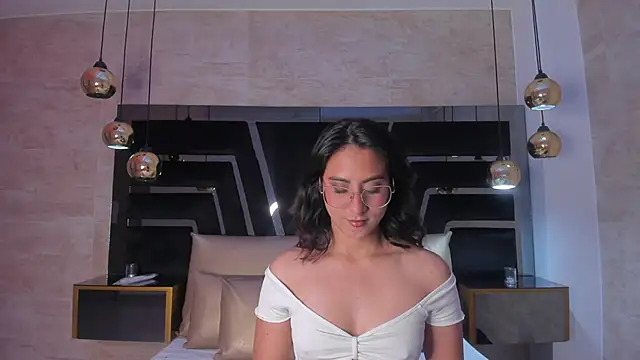 DaraBeckett online show from October 2, 2025, 11:50 am