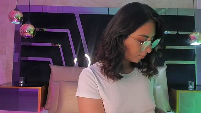 DaraBeckett online show from October 19, 2025, 11:44 am