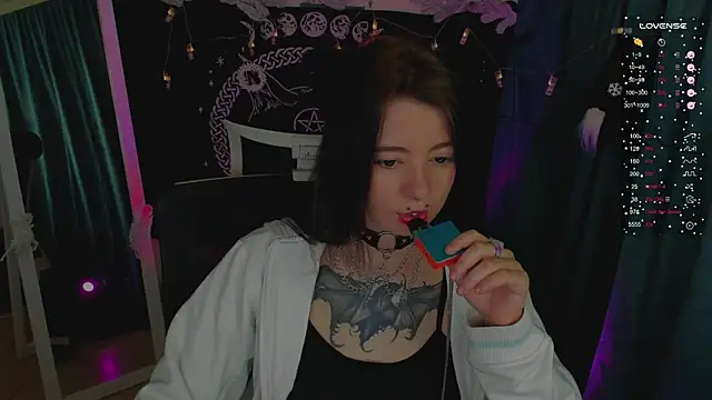 Snapshot of Sam_Mystery chatting on January 2, 2025, 1:40 pm Sam Mystery online show from January 2, 2025, 1:40 pm