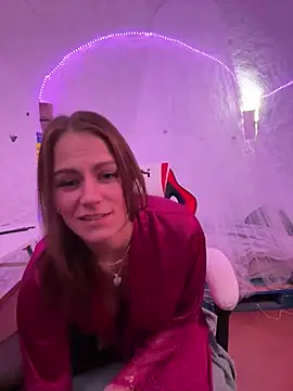 selenaluvv online show from December 11, 2024, 4:42 pm