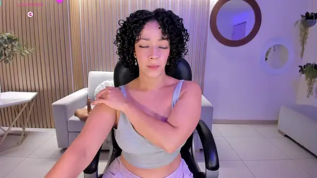 Snapshot of AlessaRomero chatting on February 8, 2025, 2:04 am AlessaRomero online show from February 8, 2025, 2:04 am
