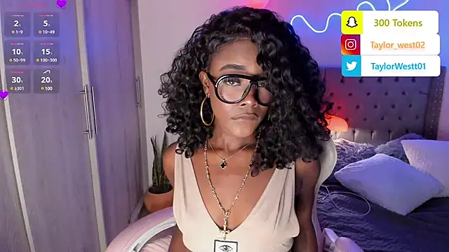 Snapshot of Miss_westt_ chatting on January 18, 2025, 7:49 am Miss westt  online show from January 18, 2025, 7:49 am