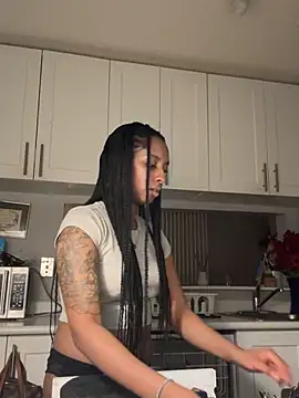 Your Paris online show from February 16, 2025, 2:42 am