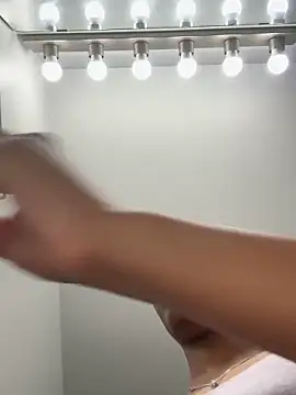 Your Paris online show from March 21, 2025, 1:45 pm