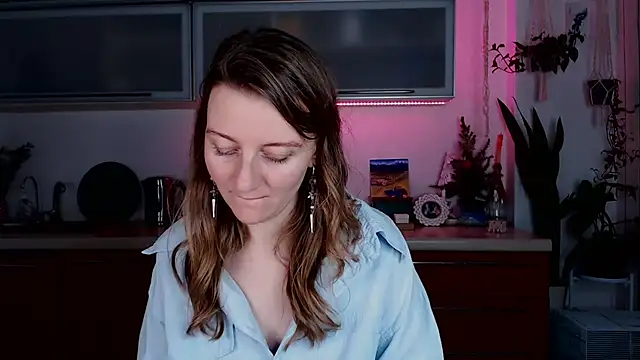 Elly Helly online show from January 11, 2025, 9:04 pm