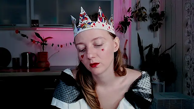 Elly Helly online show from October 31, 2025, 8:21 pm