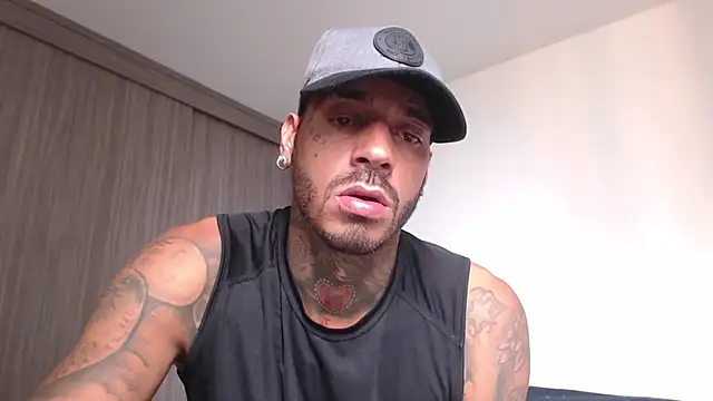 mulatos16 online show from December 16, 2024, 8:58 pm