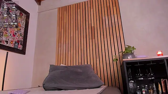 honeyhot69   online show from April 21, 2026, 12:00 pm