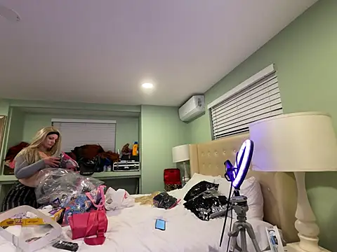 Snapshot of tatted-bitty chatting on March 21, 2025, 3:01 am tatted-bitty online show from March 21, 2025, 3:01 am