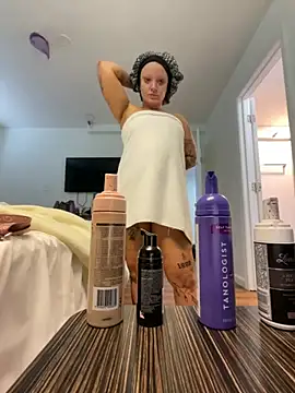 Snapshot of tatted-bitty chatting on October 3, 2025, 5:10 pm tatted-bitty online show from October 3, 2025, 5:10 pm