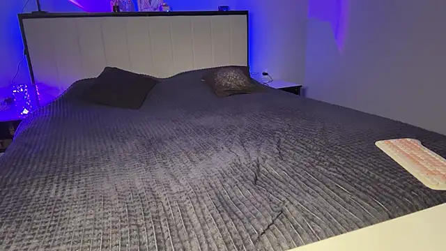 Snapshot of KristalNight chatting on December 16, 2024, 1:22 pm KristalNight online show from December 16, 2024, 1:22 pm