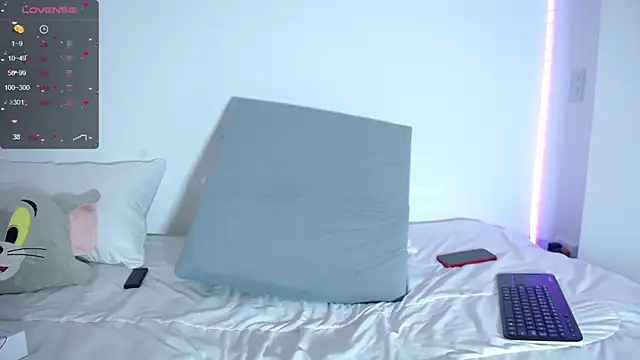 megan bluee23 online show from December 4, 2024, 1:42 pm