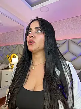 Brenda Garcia online show from November 11, 2025, 8:31 pm