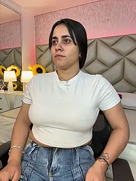 Brenda Garcia online show from November 19, 2025, 8:09 pm