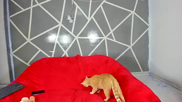 oliverhot2005 online show from December 7, 2024, 10:39 pm