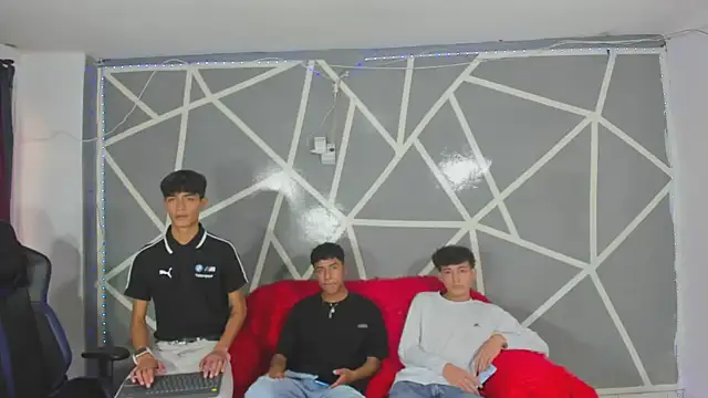 oliverhot2005 online show from January 15, 2025, 6:08 pm