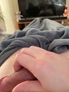 Snapshot of HannesDicks chatting on January 2, 2025, 8:46 pm HannesDicks online show from January 2, 2025, 8:46 pm