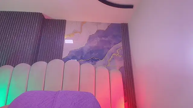 hot dione online show from December 15, 2025, 7:18 pm