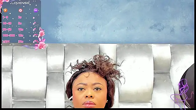 CamilaBenitez online show from October 12, 2025, 1:10 pm