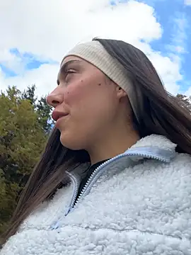 Snapshot of emiliasommer chatting on October 28, 2025, 1:25 pm emiliasommer online show from October 28, 2025, 1:25 pm