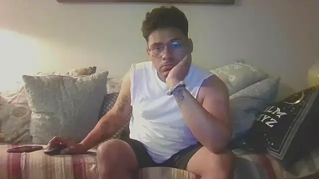 Snapshot of ThixxkkLatin chatting on October 13, 2025, 5:18 am ThixxkkLatin online show from October 13, 2025, 5:18 am