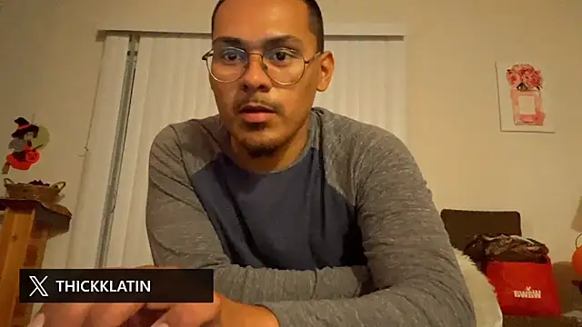 Snapshot of ThixxkkLatin chatting on October 27, 2025, 1:53 am ThixxkkLatin online show from October 27, 2025, 1:53 am