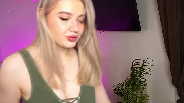 oliviabr0wn0 online show from April 8, 2026, 2:11 am