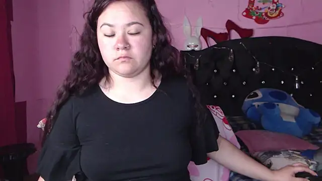 NikkiRous  online show from March 17, 2025, 3:40 pm