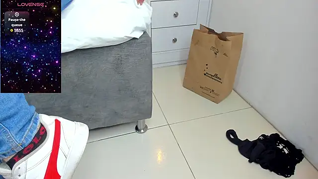 AilishBenson online show from December 15, 2024, 1:24 am