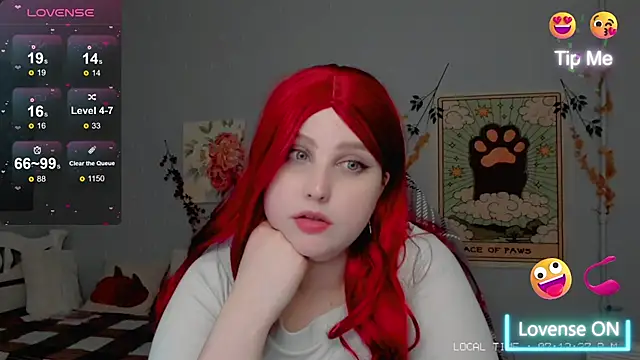 Snapshot of Crystal_Chris chatting on October 28, 2025, 5:04 pm Crystal Chris online show from October 28, 2025, 5:04 pm