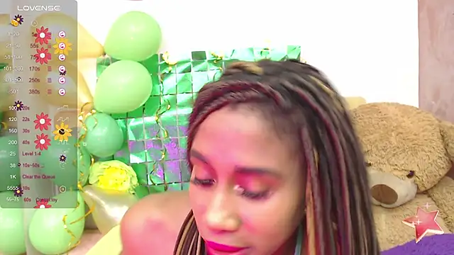 Snapshot of SheylaBrodhlei chatting on March 17, 2025, 12:25 pm SheylaBrodhlei online show from March 17, 2025, 12:25 pm